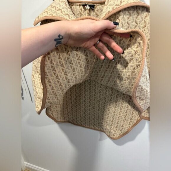 'A Dafydd Snowdon Design' Cream Welsh Wool Tapestry Cape - Picture 6 of 13